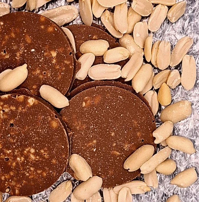 Молочный шоколад с арахисом, 10 гр